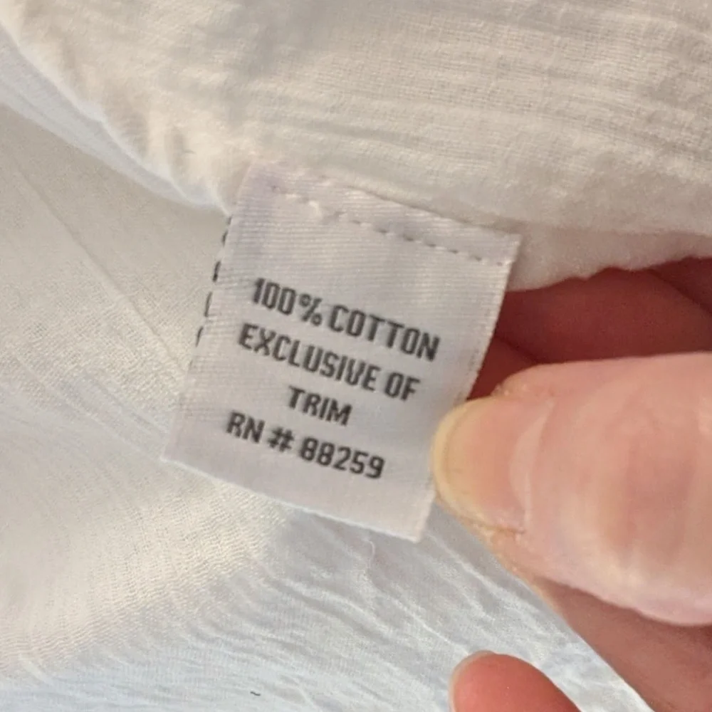 SOLD -- NWOT 🌸 SUBTLE LUXURY White Floral Eyelet Cotton Smocked Dress - Sm/Med - Picture 8 of 8